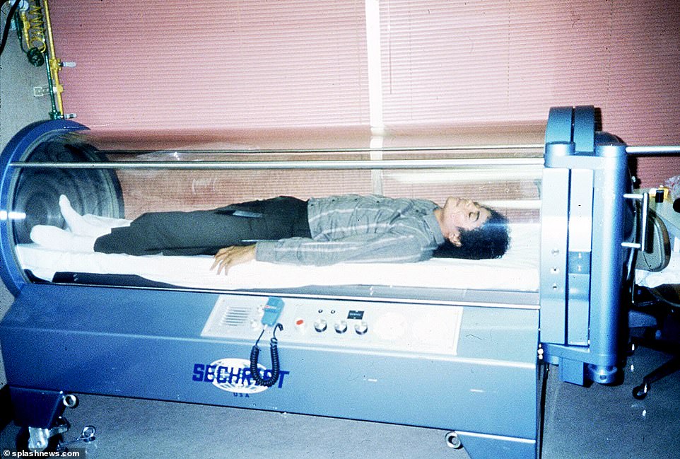 Michael Jackson laying inside his hyperbaric oxygen chamber